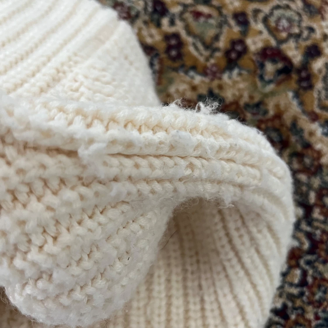 Cremevit Stickad kofta (Oversize) - 3