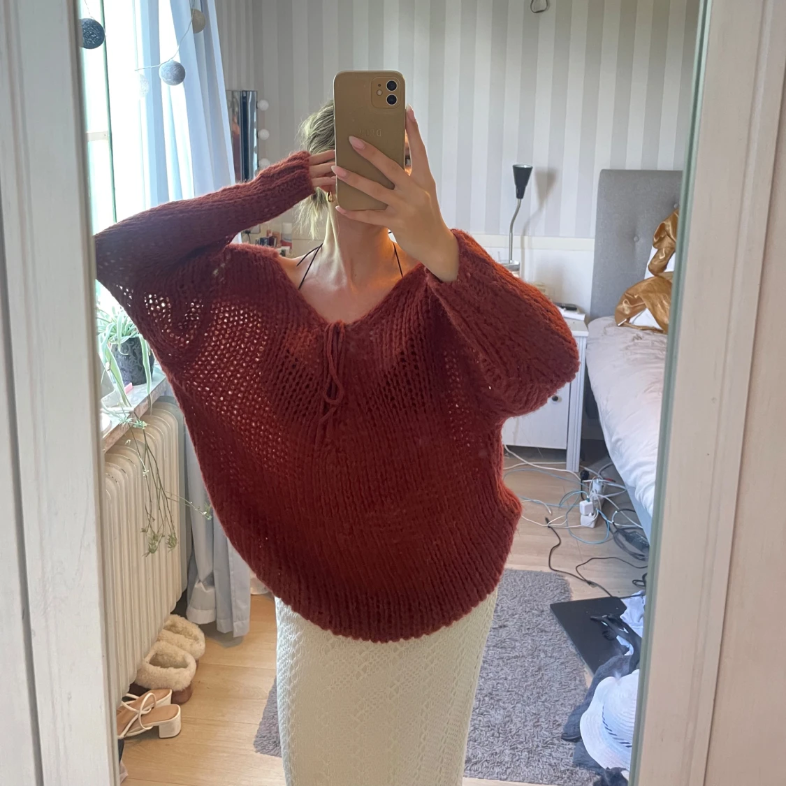 Stickad tröja med snörning - 1