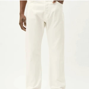 Space Relaxed Straight Jeans, weekday - Vita Weekday Jeans. Aldrig använda, ny skick. Storlek 29/30. Pris kan diskuteras. 