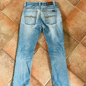 Nudie Grim Tim - Nudie Grim Tim jeans. Storlek 31:34. De är i jättebra skick. Priset går att diskutera vid snabb och smidig affär!