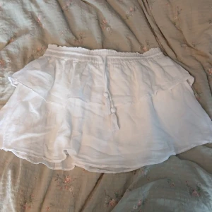 Jättefin vit kjol från gina - Jättefin vit kjol köptes för 299