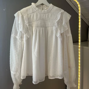 Vit blus Gina Young - Superfin vit blus från Gina Young! Strl 170. Använd en gång💕