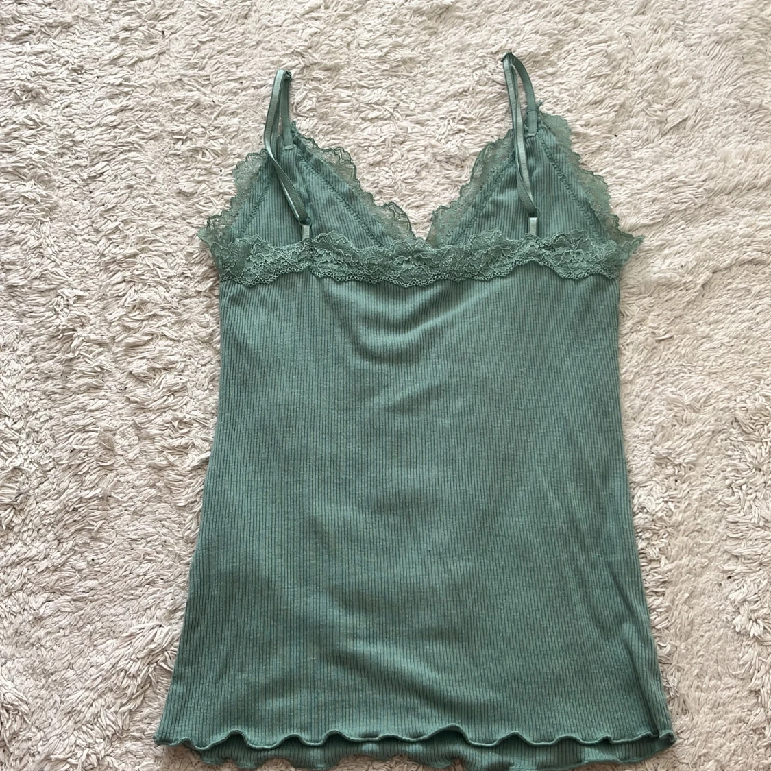 Grön ribbad linnetopp från Amisu - 1