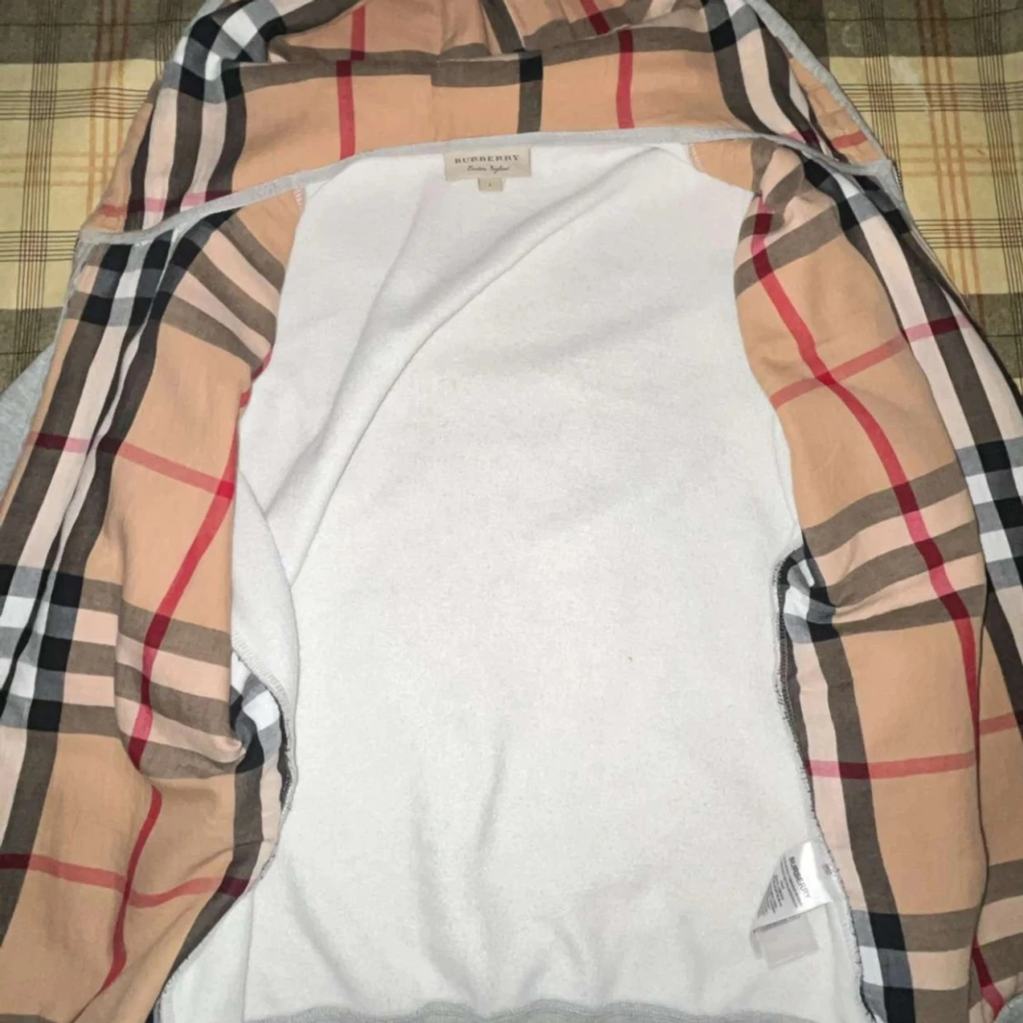 Grå hoodie från Burberry 