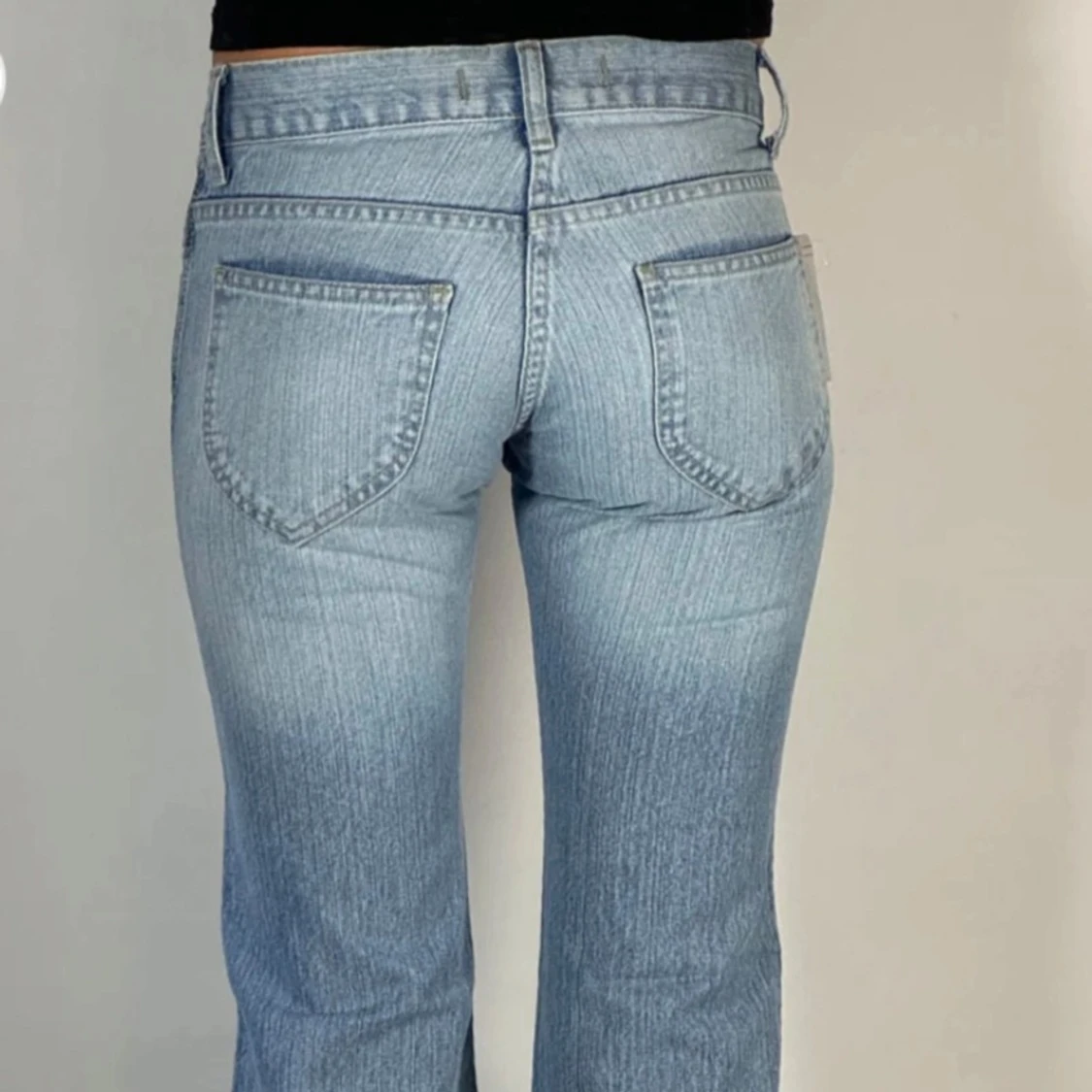 Ljusblå lågmidjade  jeans  - 2