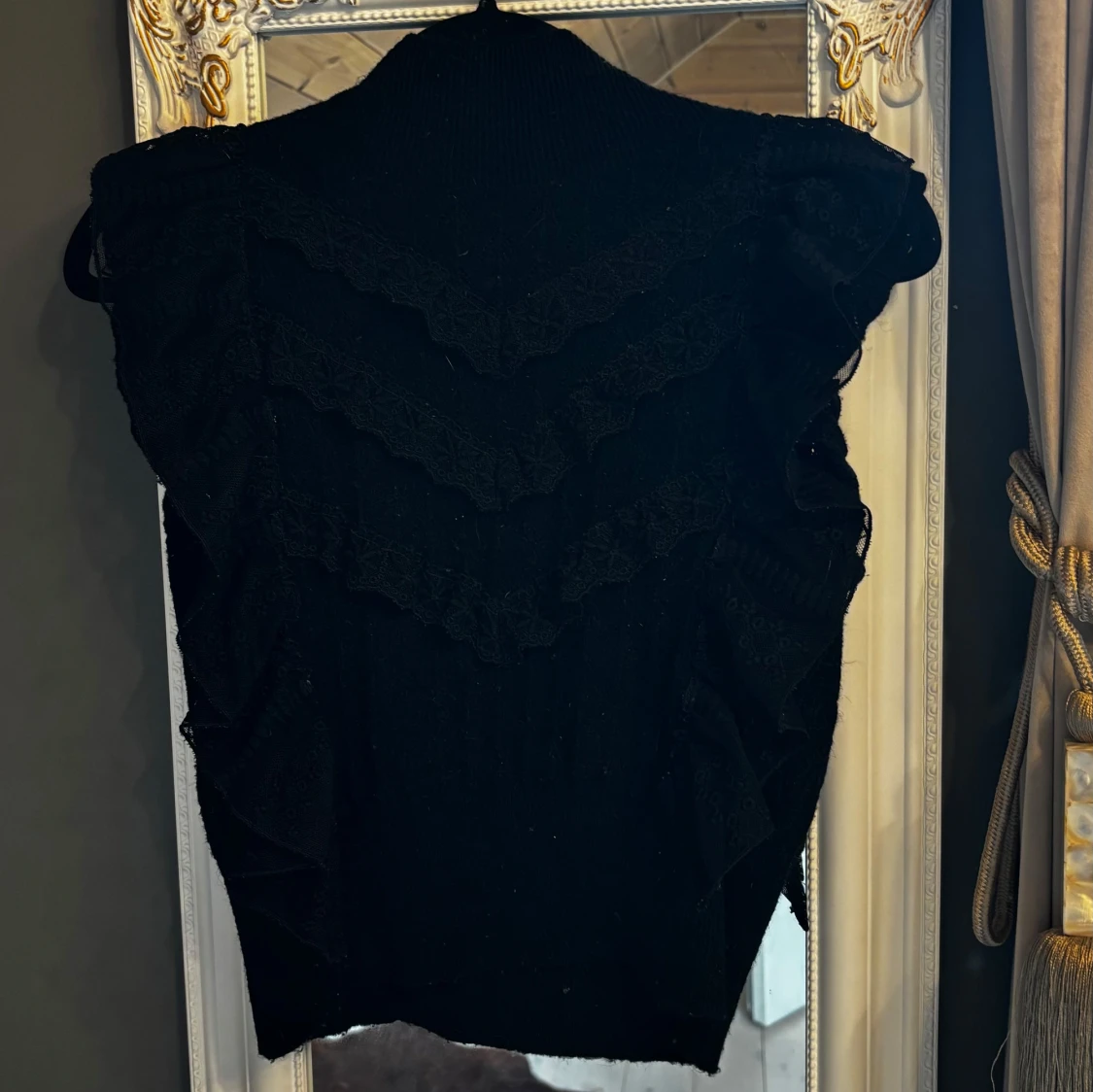 Svart ärmlös volangtop Zara - 1