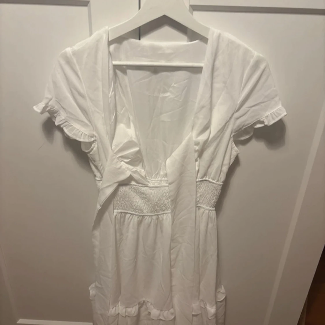 Vit omlottklänning från Dressy - 1