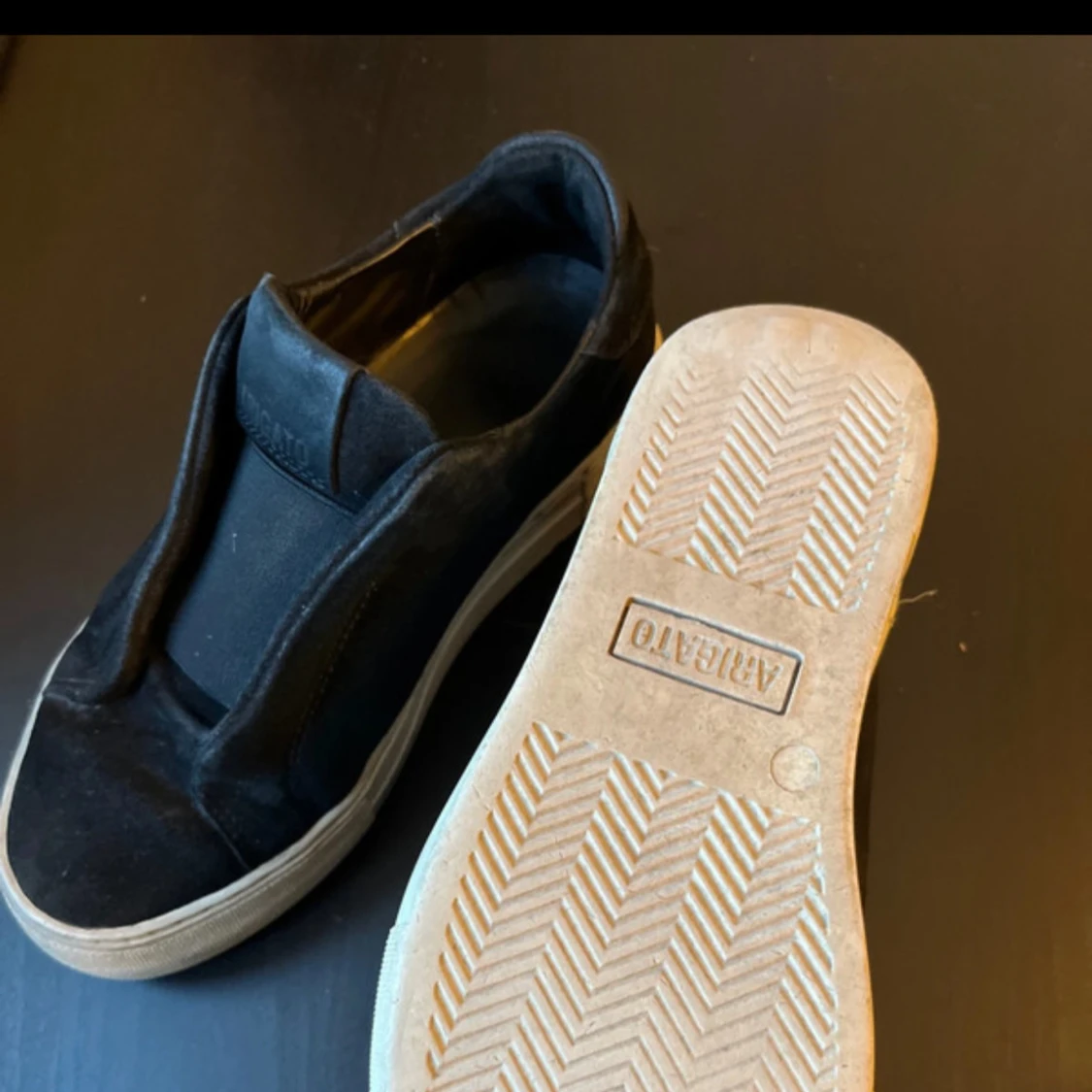 Svarta sneakers från Axel Arigato - 1