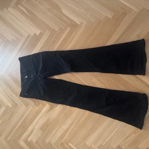 Svarta weekday jeans  - Passar 36/38  cheap monday 30/34