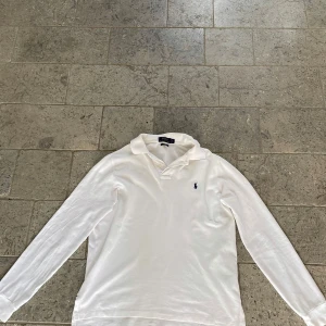 Långärmad Ralph lauren piké - Långärmad Ralph lauren piké | skick: 8/10, inga fläckar | storlek: M | pris: 450 | pris kan diskuteras |