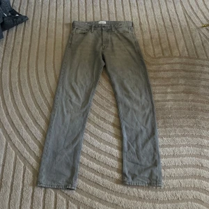 Gråa Jack and Jones jeans - Jack and Jones 