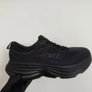 Nya HOKA skor bondi 8  - Helt nya med kartong. Finns 43 1/2 och storlek 44 2/3 