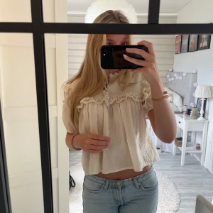 Zara blus  - jättesöt blus från Zara, i nyskick!