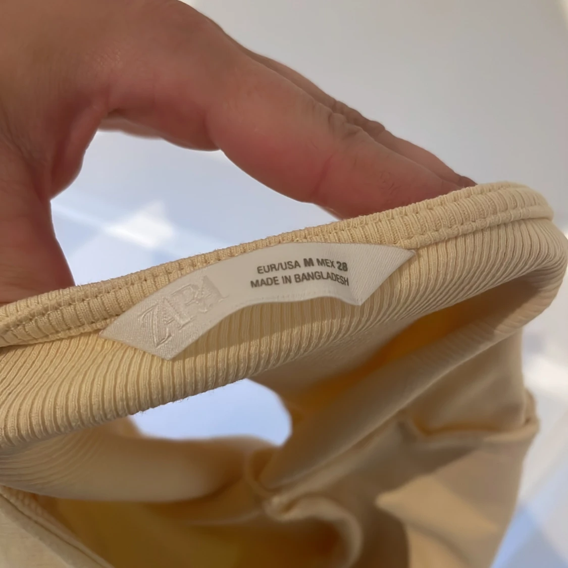 Gul topp från Zara - 2