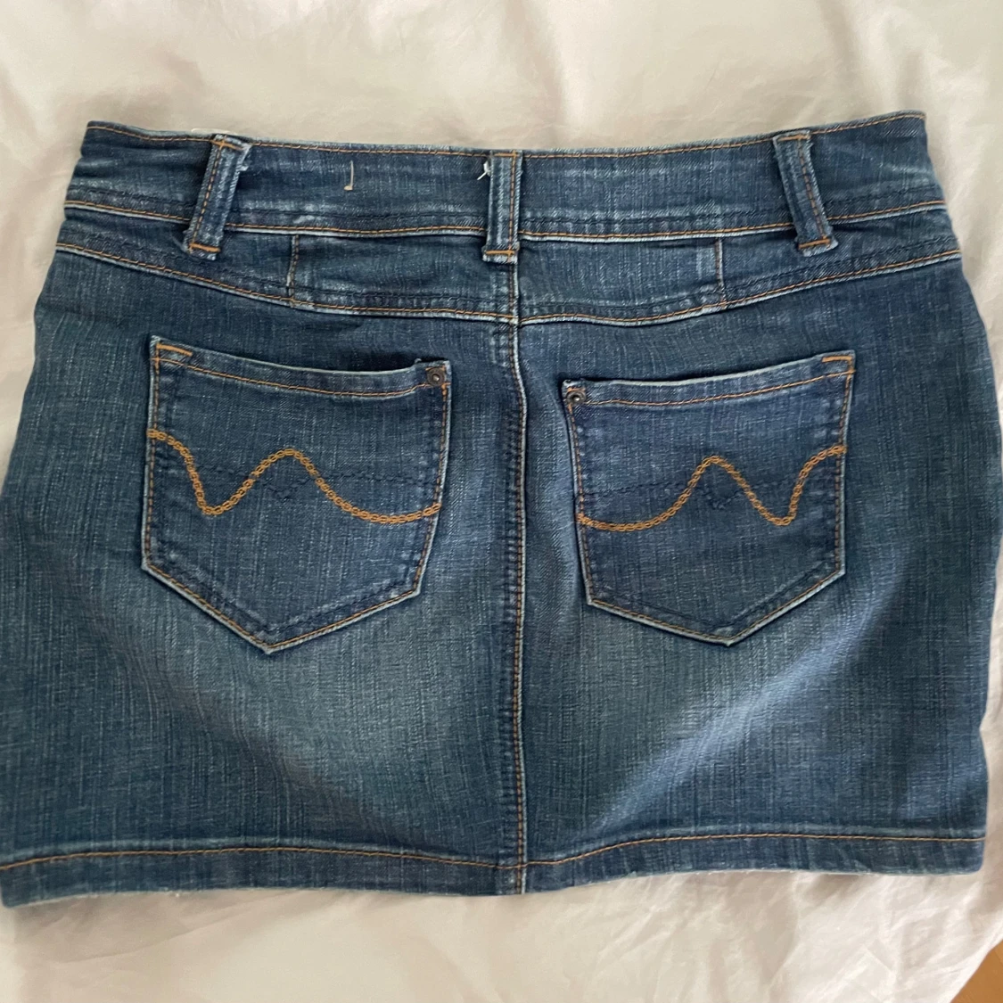 Mörkblå jeanskjol med fickor - 2