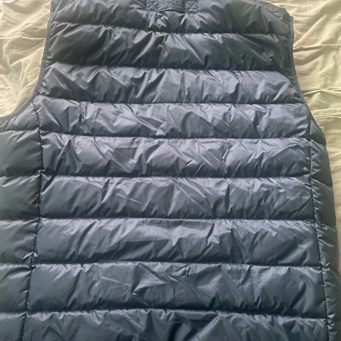 Marinblå dunväst från GANT - 2