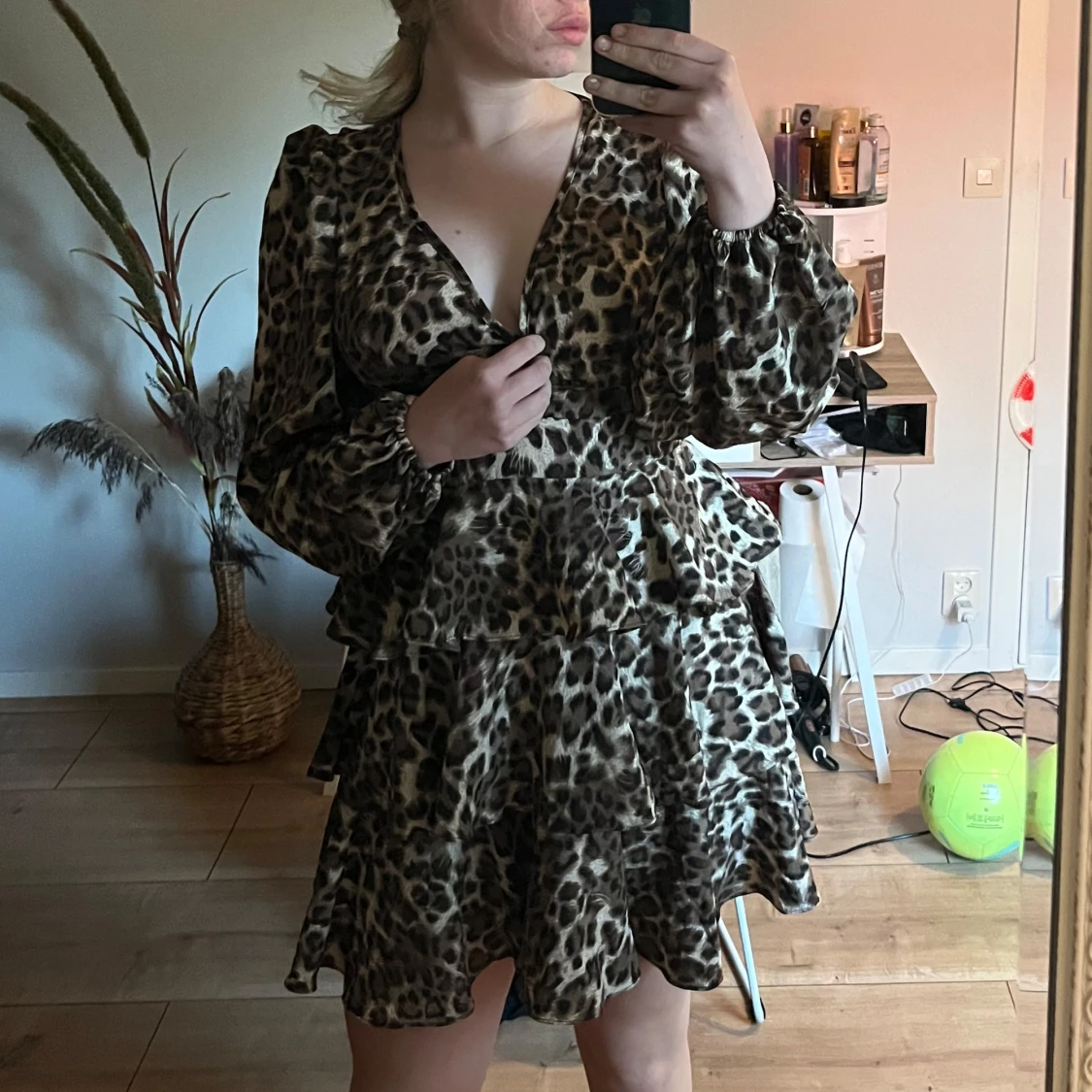 Leopardmönstrad volangklänning