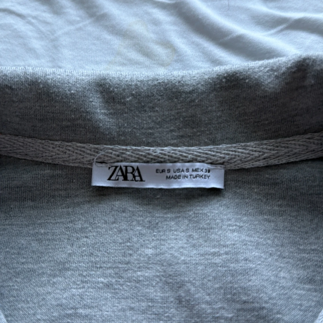 Grå half zip tröja från Zara - 1