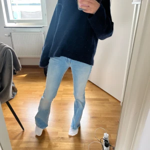 Lågmidjade jeans - Skit snygga lågmidjade jeans från Vero moda!! ALDRIG ANVÄNT!!