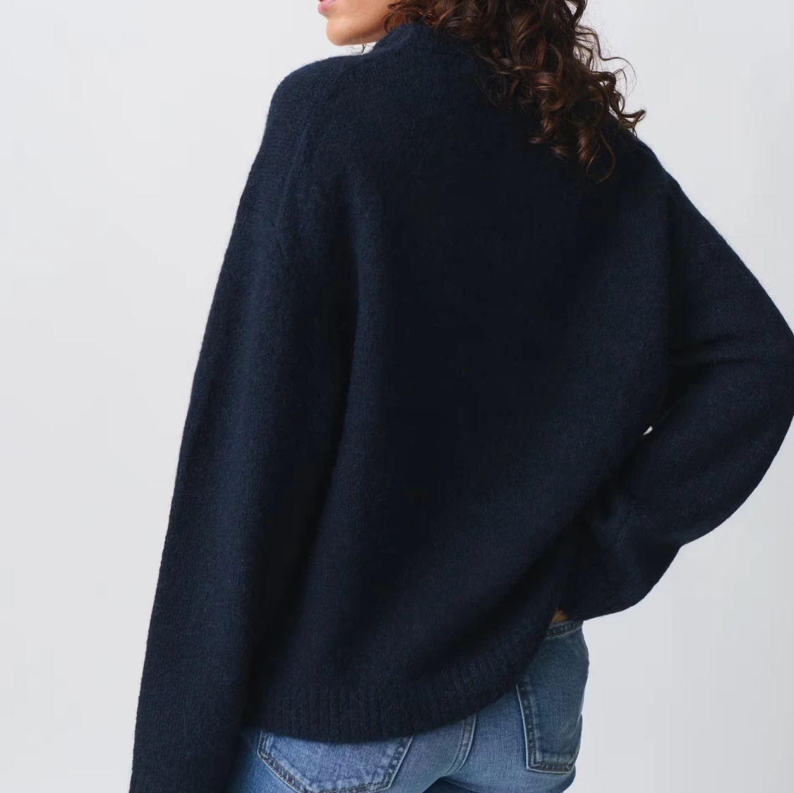 Mörkblå stickad tröja - 1