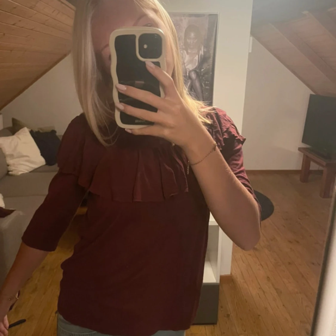 Tröja med volanger från Lindex  - 1