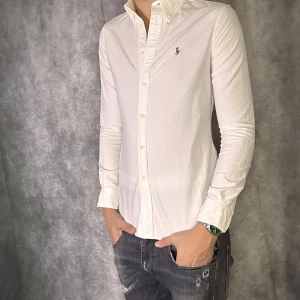 Ralph lauren skjorta - Mycket fint skick | Size S passar även XS  | fraktar spårbart inom 24 timmar |  för att köpa klicka ” köp nu” | vid frågor skriv ett meddelande |