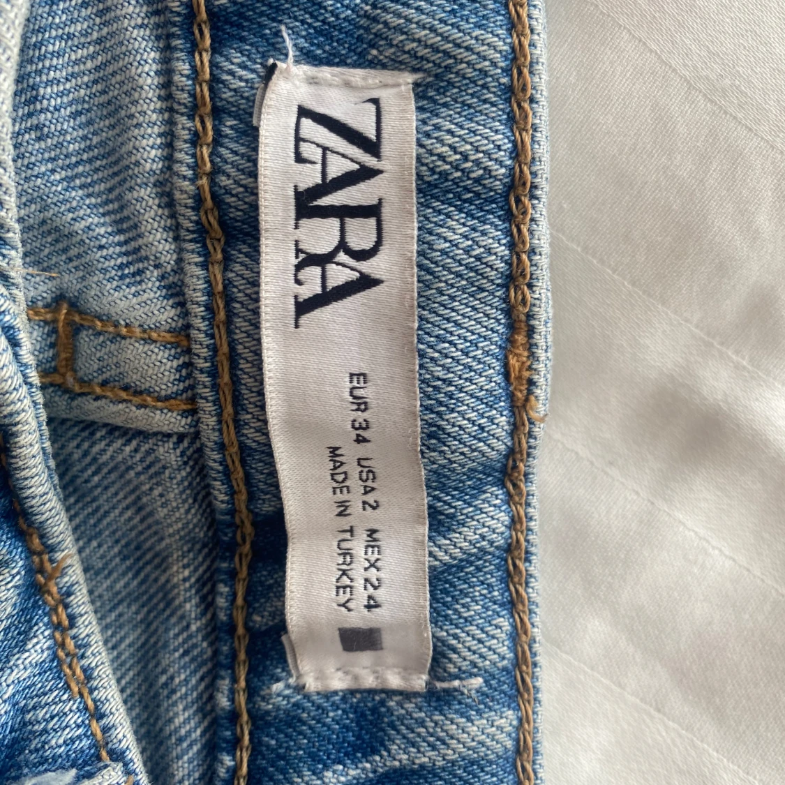 Ljusblå bootcut jeans från Zara - 4