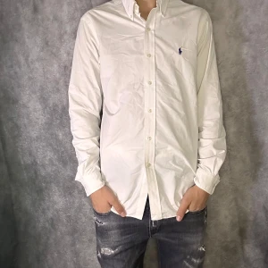 Ralph lauren skjorta  - Mycket fint skick | Size M men passar större  | fraktar spårbart inom 24 timmar |  för att köpa klicka ” köp nu” | vid frågor skriv ett meddelande |