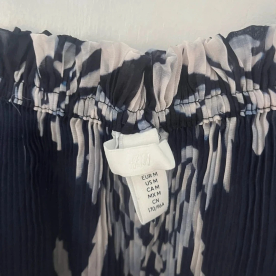 Plisserad svartvit linnetopp H&M M - 1