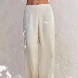 Zara satinbyxor - Aldrig använda