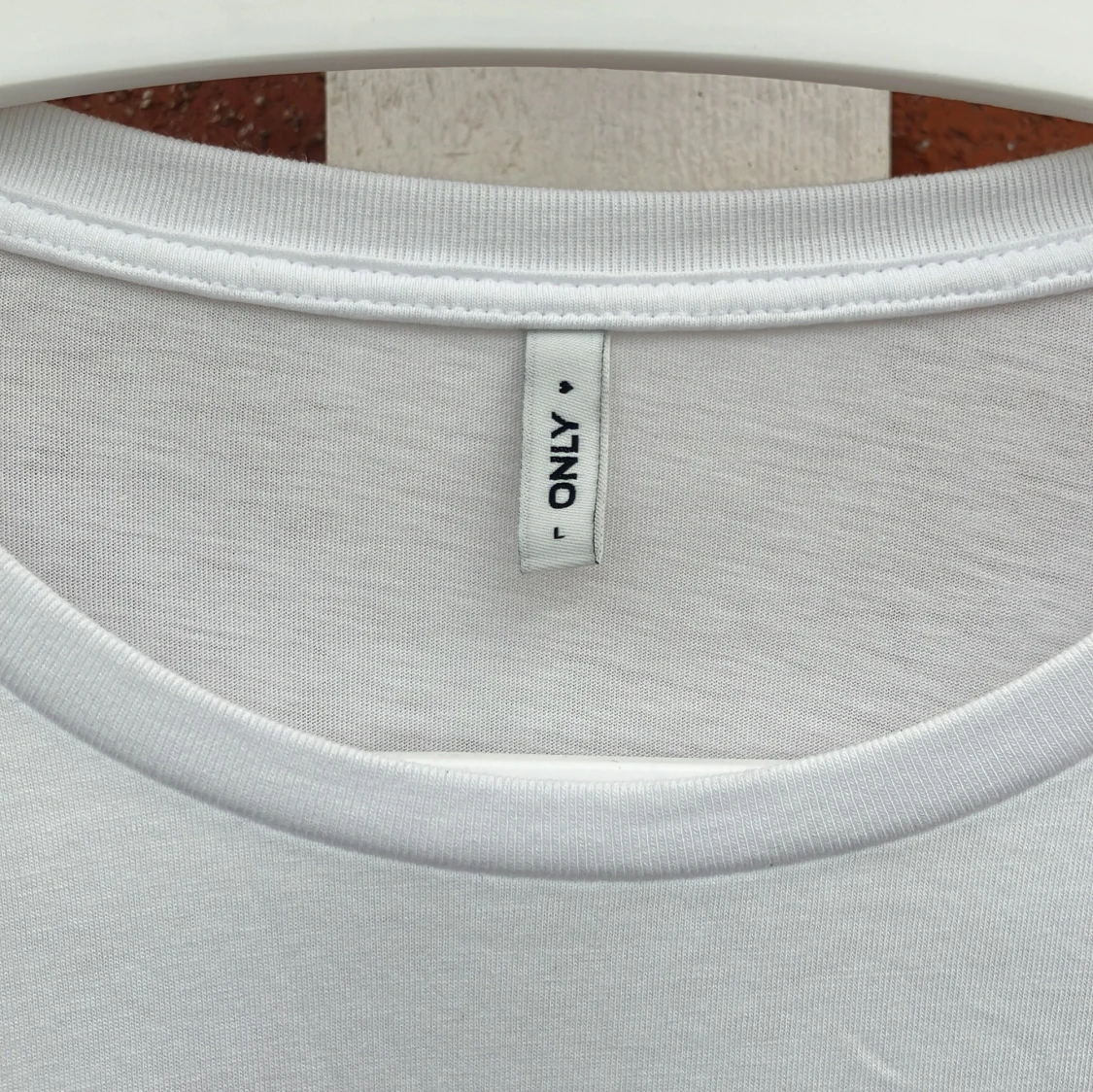 Vit volangtopp från ONLY - 1