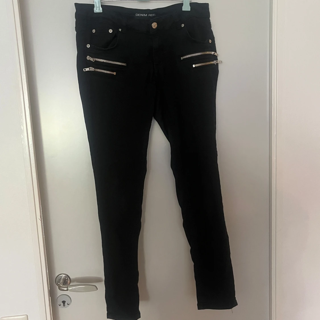 Svarta skinny jeans från Denim Rebel stl 42
