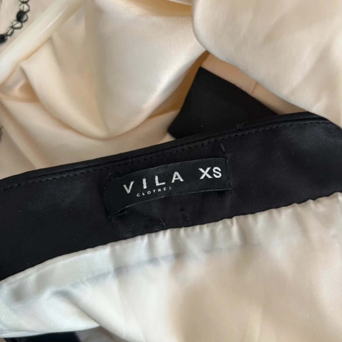 Vit och svart axelbandslös klänning Vila - 3