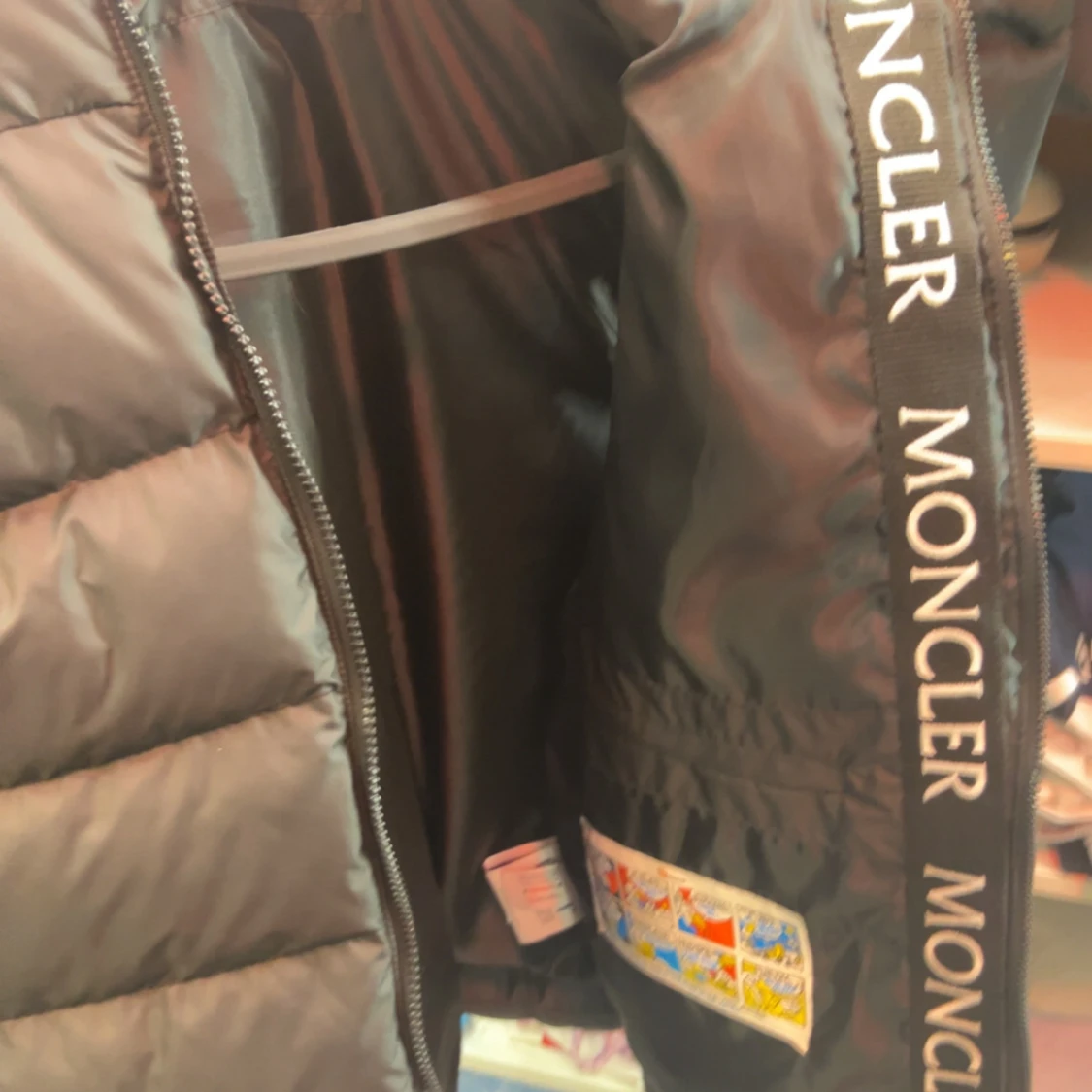 Svart dunväst från Moncler