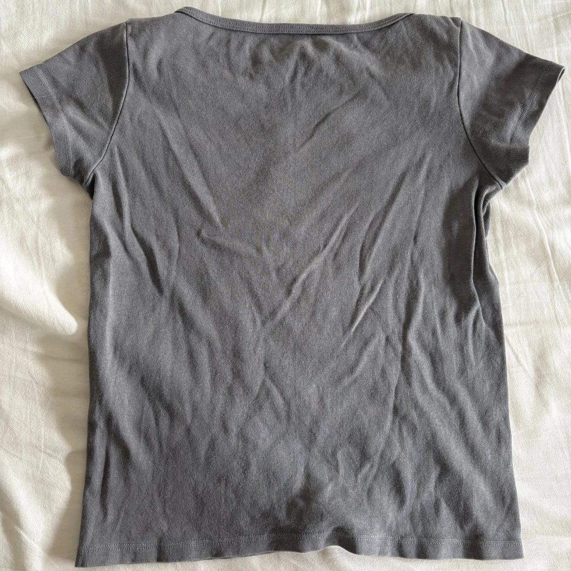 Grå basic kortärmad topp - 1