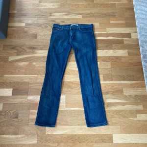 J.lindeberg jeans  - Riktigt snygga J.lindeberg jeans  storleken är W:30 och L:32. Tveka inte på att höra av er vid minsta fundering😁 