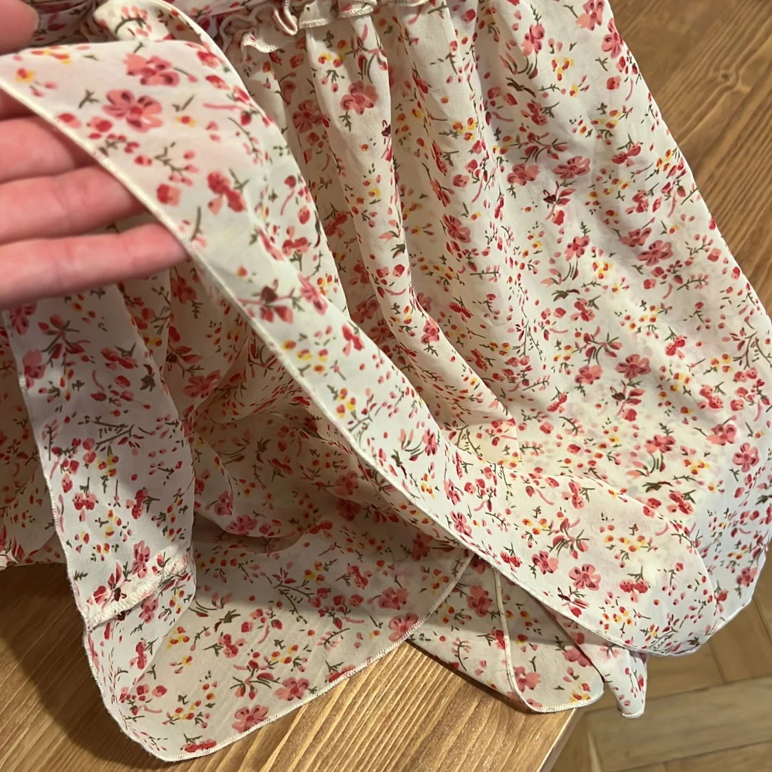 Blommig linnetopp från Jeane Blush - 2