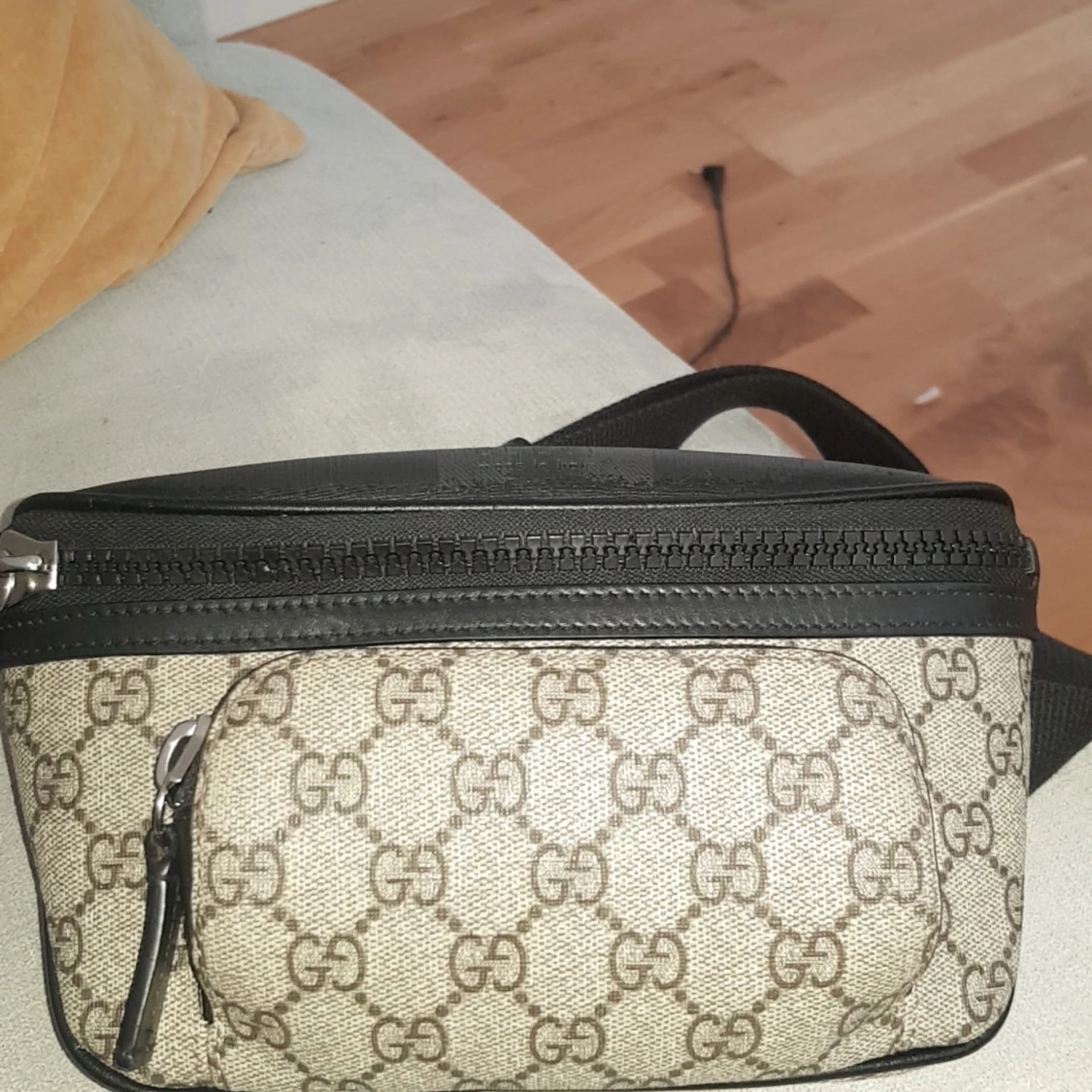 Gucci beige och svart axelväska