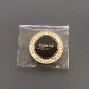 Greenmarkerare från Titleist - En markerare för när du kör golf den är helt ny aldrig använd. Skriv så fort du har nån fråga