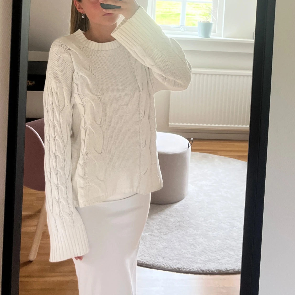 Vit kabelstickad tröja