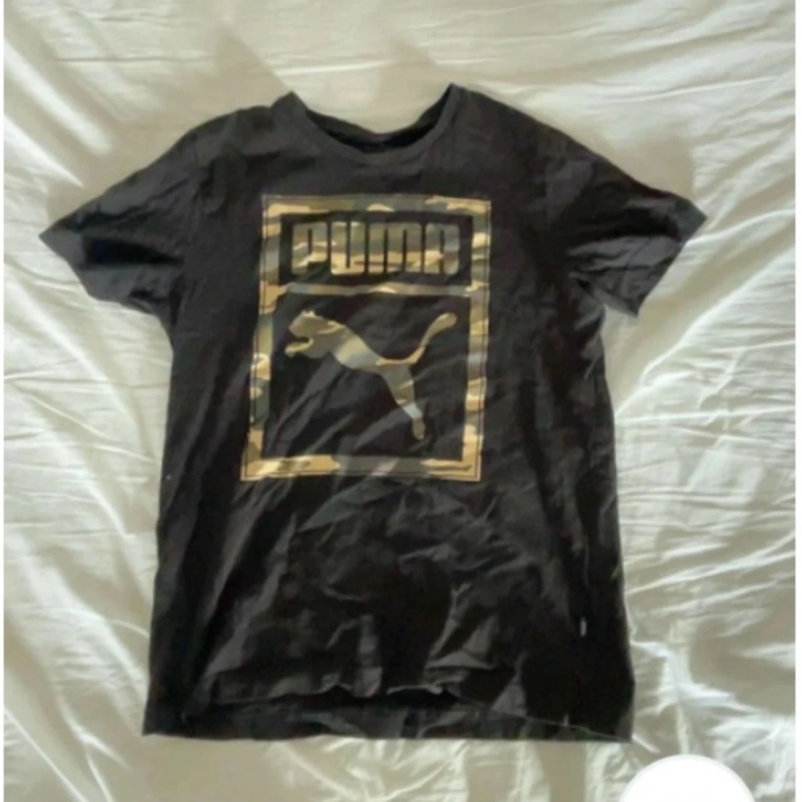 Svart Puma t-shirt med guldtryck