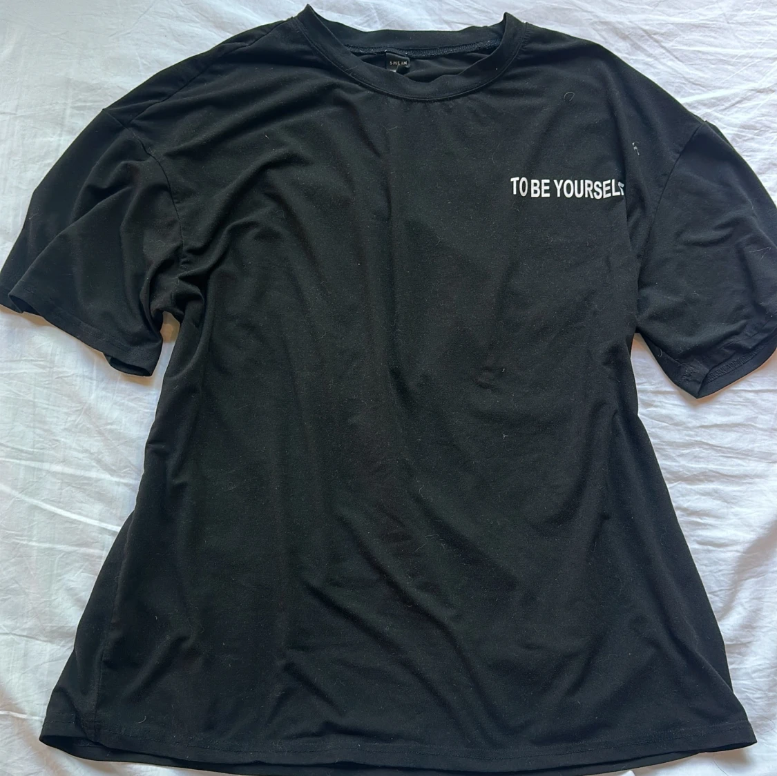 Svart t-shirt med text