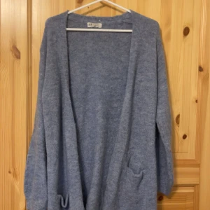 Kofta (S/M/L) - Snygg cardigan , använd fåtal gånger. 