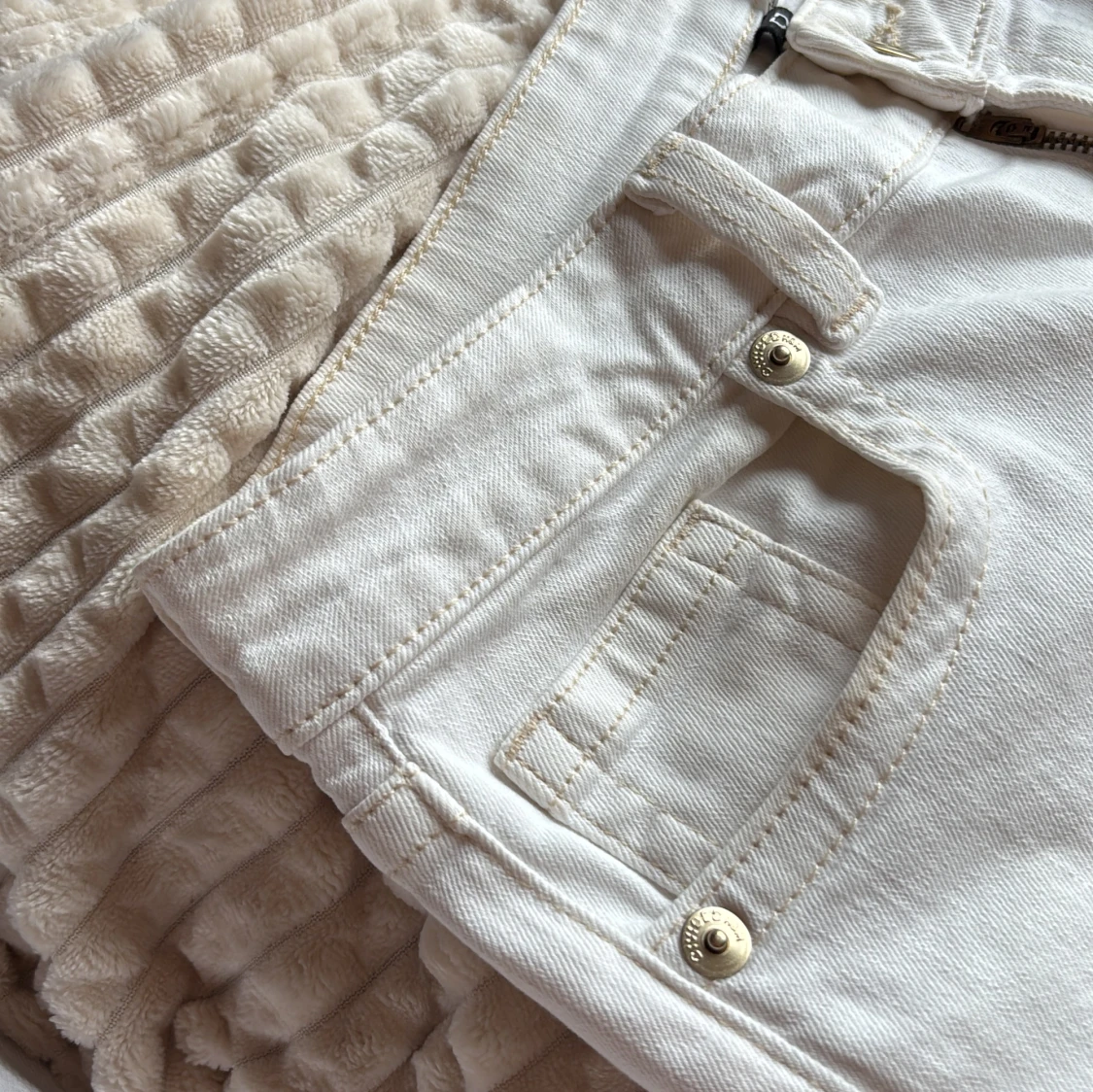 Vita bootcut jeans från H&M  - 4