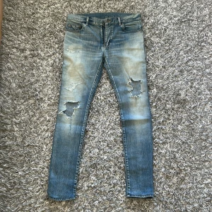 Saint Laurent Jeans  - Ysl jeans | slitna och använda men riktigt feta | strl 32/32 | mitt pris 1399 | KOLLA SISTA BILDEN FÖR REFERENS 