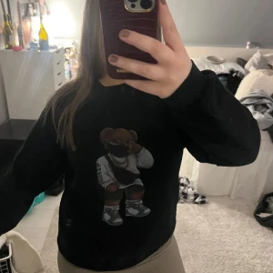 Svart sweatshirt från fashion bear - Härlig tröja från fashion bear 💗🐻 