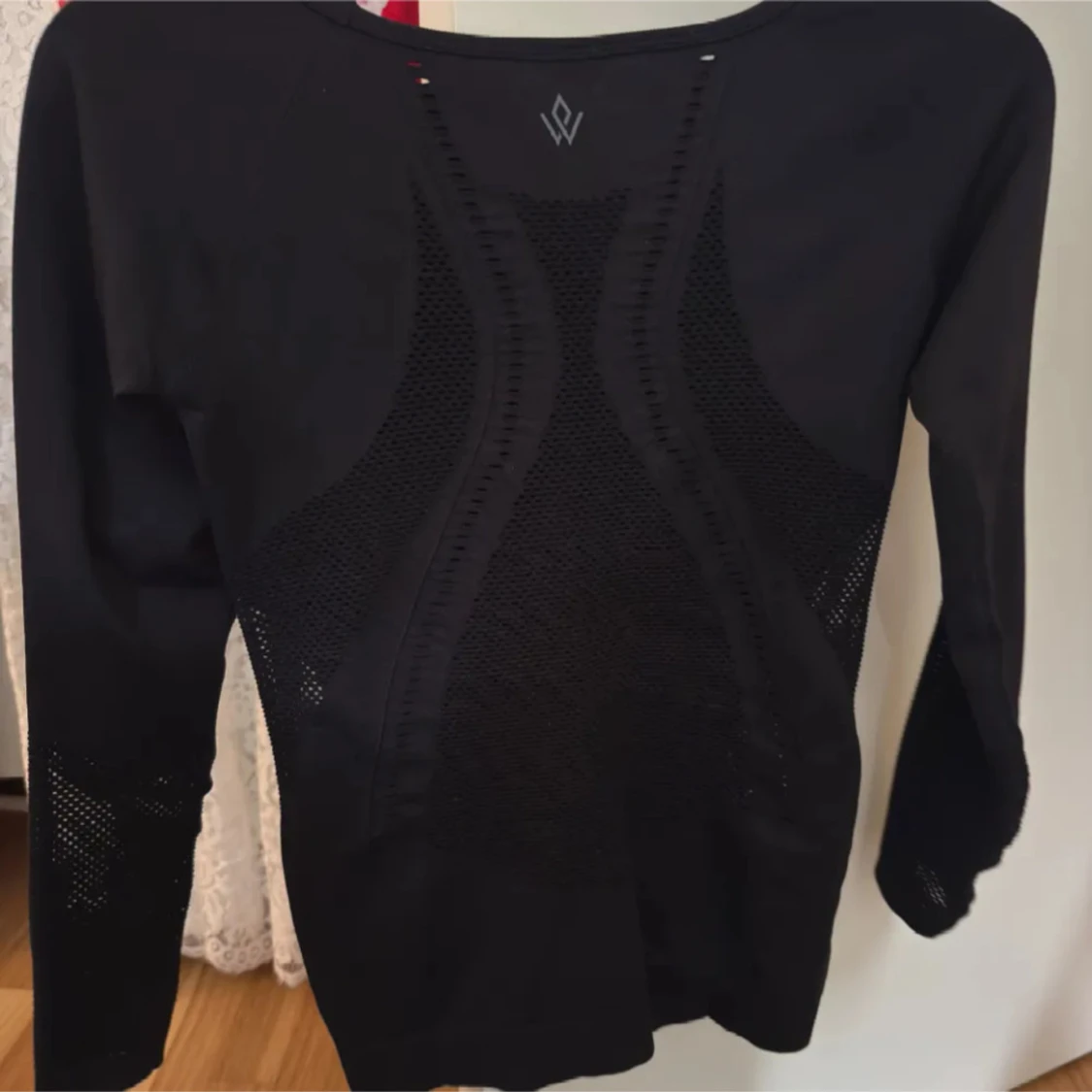 Svart långärmad träningströja från Ullmax - 4