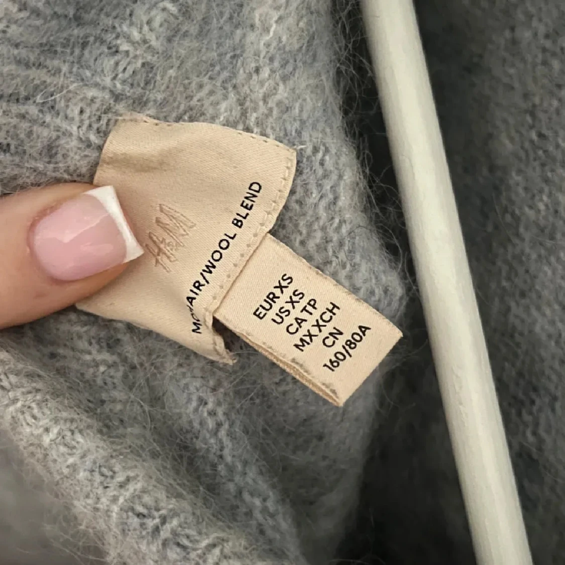 Ljusgrå stickad tröja mohairblandning H&M - 3