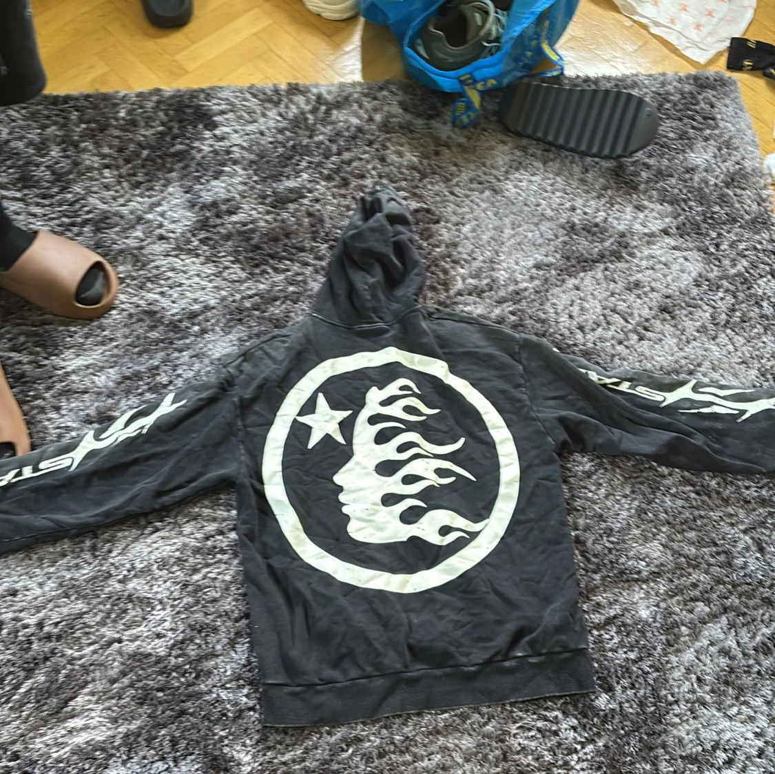 Svart Hellstar hoodie med flames - 1