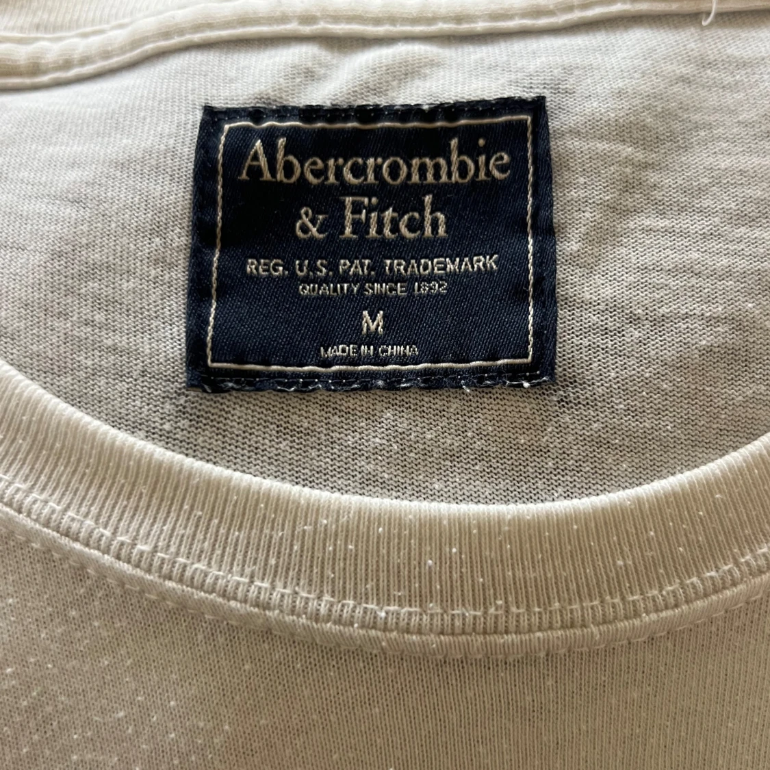 Vit Abercrombie & Fitch t-shirt M - 2